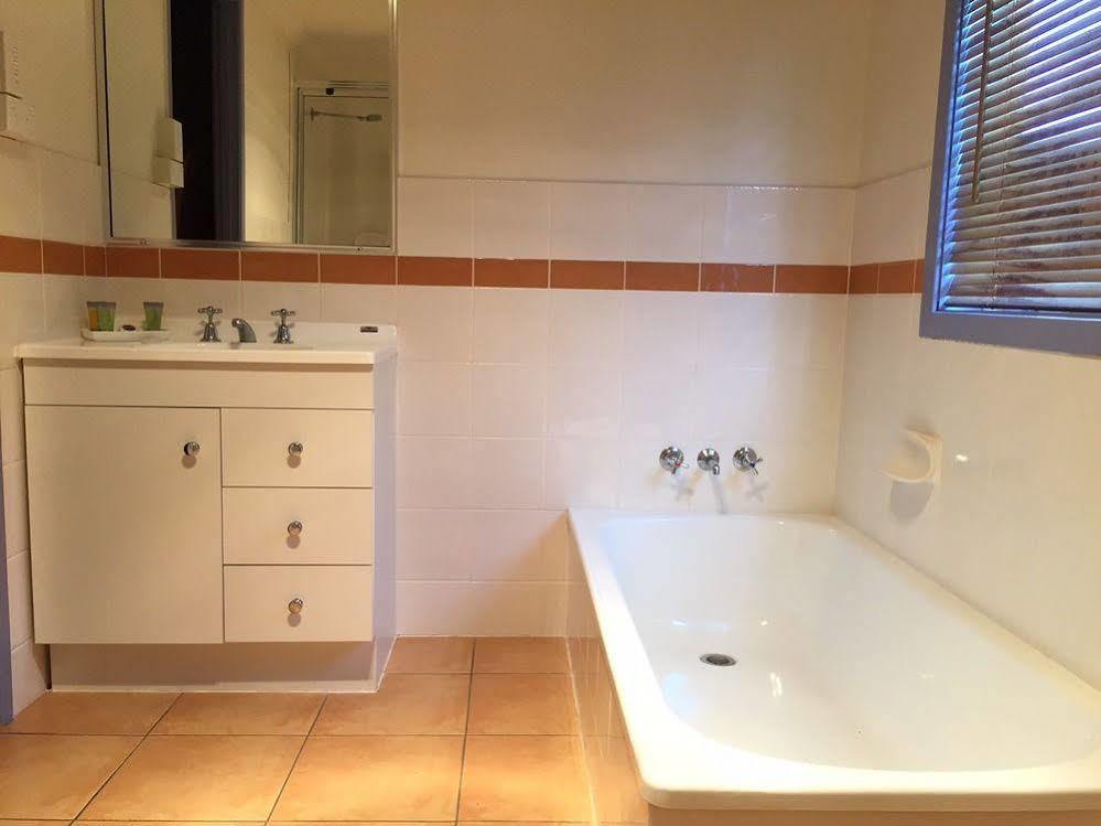 Apple Blossom Cottages Станторп Екстер'єр фото